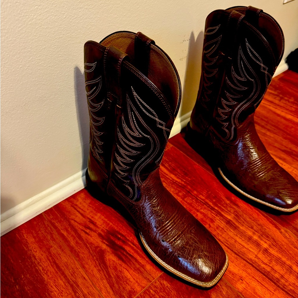 Ariat Reckoning Ostrich Boots, like new, size 10